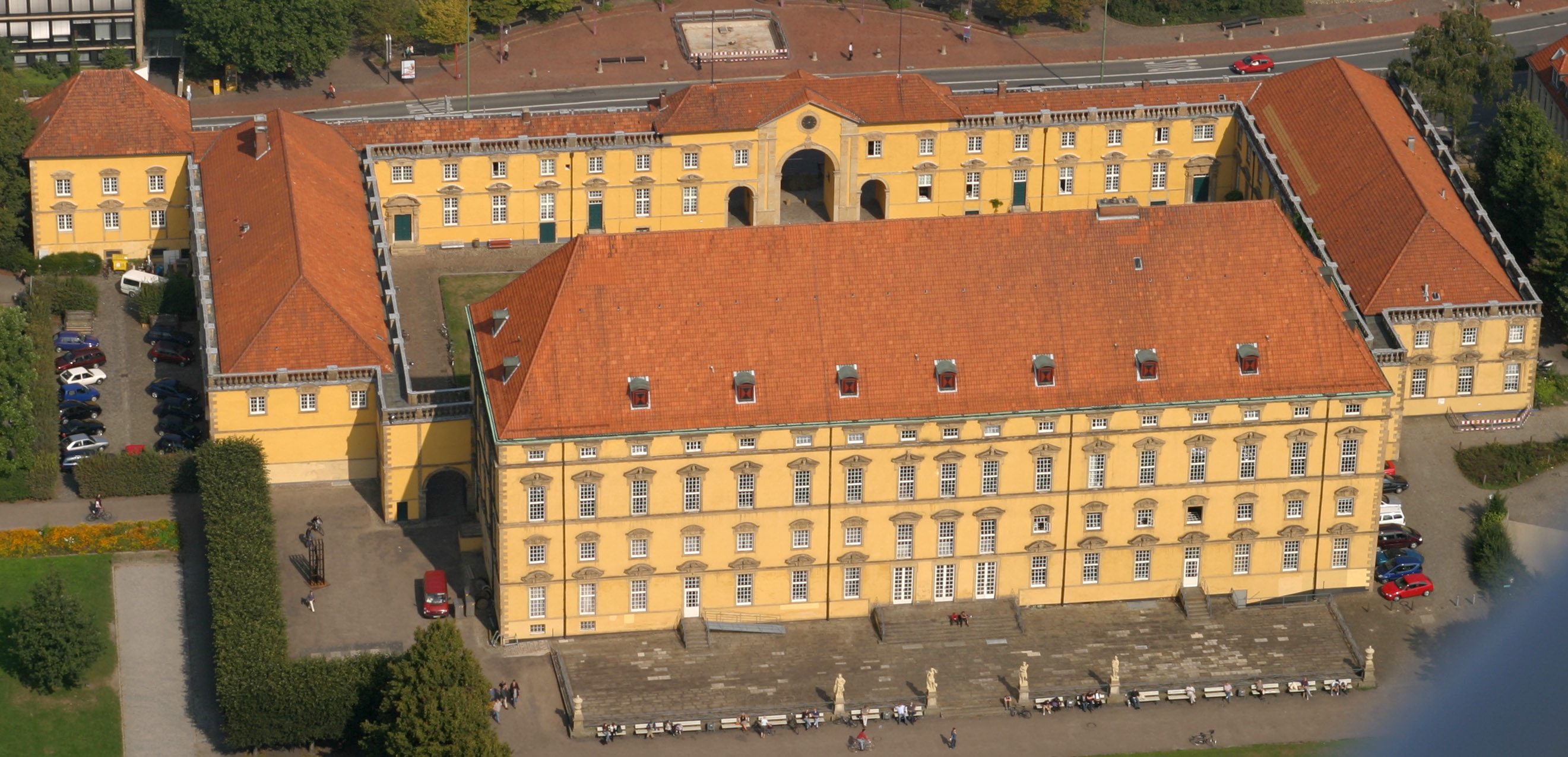 © Martin Jung / Universität Osnabrück. Das Osnabrücker Schloss aus der Luft betrachtet. 