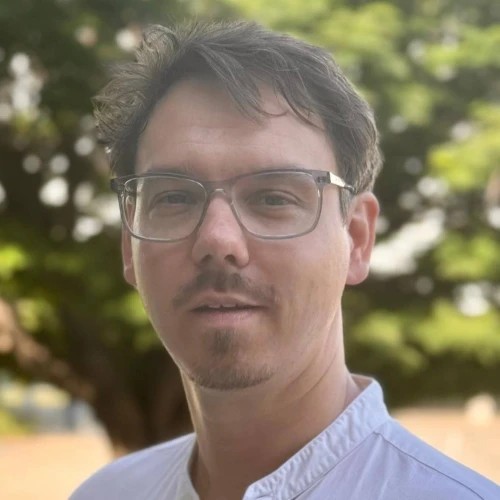 Florian Oepping lächelt in die Kamera